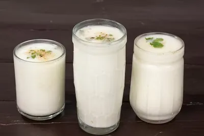 દિવસમાં કેટલી વાર અને કયા સમયે છાશ પીવી જોઈએ 