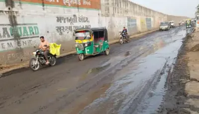 થરામાં નેશનલ હાઈવે પરના બન્ને સાઈડના સર્વિસ રોડની જર્જિરિત હાલત  લોકો પરેશાન