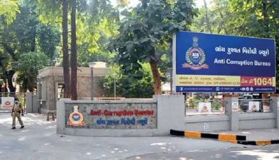 ધ્રાંગધ્રામાં પોલીસ કોન્સ્ટેબલ રૂપિયા 30 000ની લાંચ લેતા રંગેહાથ પકડાયો