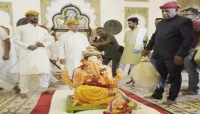 વડોદરાના લક્ષ્મી વિલાસ પેલેસમાં ગણપતિ બાપાનું રાજવી ઠાઠથી સ્વાગત કરાયું