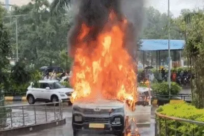 અરવલ્લીનાં મોડાસામાં એમ્બ્યુલન્સમાં લાગી આગ  બાળક સહિત 4નાં મોત