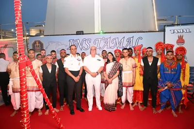 ins તમાલે ઇટાલીના નેપલ્સ ખાતે બંદર મુલાકાત પૂર્ણ કરી