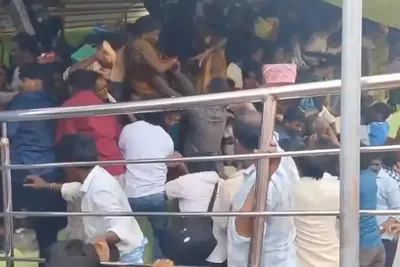 આંધ્રપ્રદેશમાં એકાદશીના દિવસે વેંકટેશ્વર મંદિરમાં ભાગદોડ  10 શ્રદ્ધાળુઓના મોત