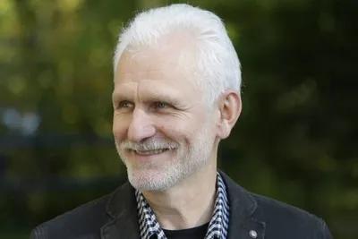 બેલારુસે નોબેલ શાંતિ પુરસ્કાર વિજેતા એલેસ બાયlલિયાત્સકી સહિત 123 કેદીઓને મુક્ત કર્યા