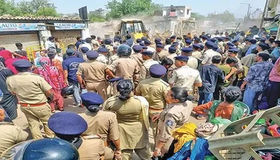 અમદાવાદના ચંડોળા તળાવમાં આજે બીજા દિવસે પણ દબાણો હટાવાયાં  2000 ઝૂંપડા તોડી પડાયા