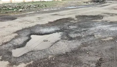 ભાવનગરમાં વૈશાલી ટોકિઝથી લાકડિયા પુલ સુધીના રોડ પર ઠેર ઠેર ખાડાઓ