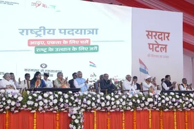 ઉપરાષ્ટ્રપતિ સી પી  રાધાકૃષ્ણને યુનિટી માર્ચના સમાપન સમારોહમાં 2047 સુધીમાં વિકસિત ભારતના સ્વપ્નને પૂર્ણ કરવા યુવાઓને સાથે મળીને કામ કરવા હાકલ કરી