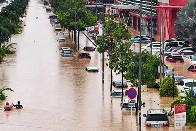 વિયેતનામમાં પૂરથી ભારે તબાહી  50 000 ઘરો ડૂબી ગયા અને 41 લોકોના મોત