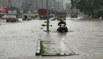 ભારે વરસાદને લીધે અમદાવાદ પાલનપુર હાઈવે પર પાણી ભરાતા ટ્રાફિક જામના દ્રશ્યો