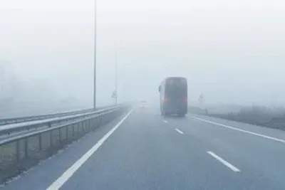 અમદાવાદ વડોદરા એક્સપ્રેસ હાઈવે પર વહેલી સવારે ગાઢ ધૂમ્મ્સથી વાહનચાલકો પરેશાન થયા